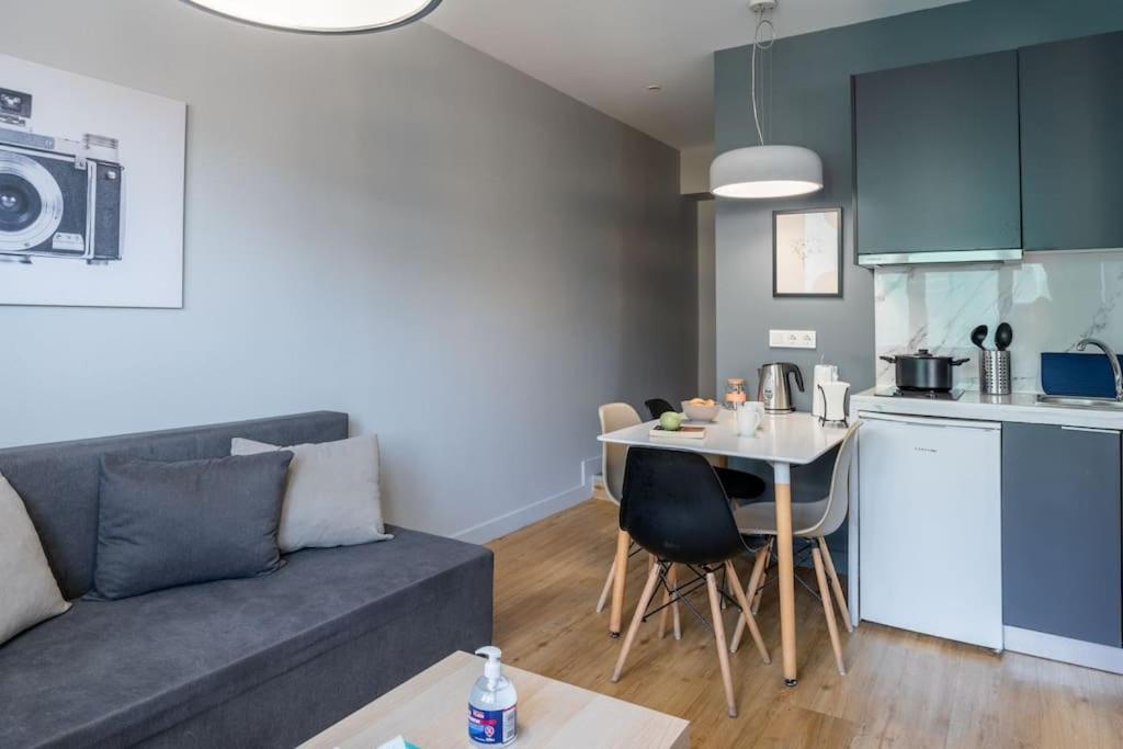 Apartment Cute, Bright And Cozy Flat 5 Min Walk To Acropolis