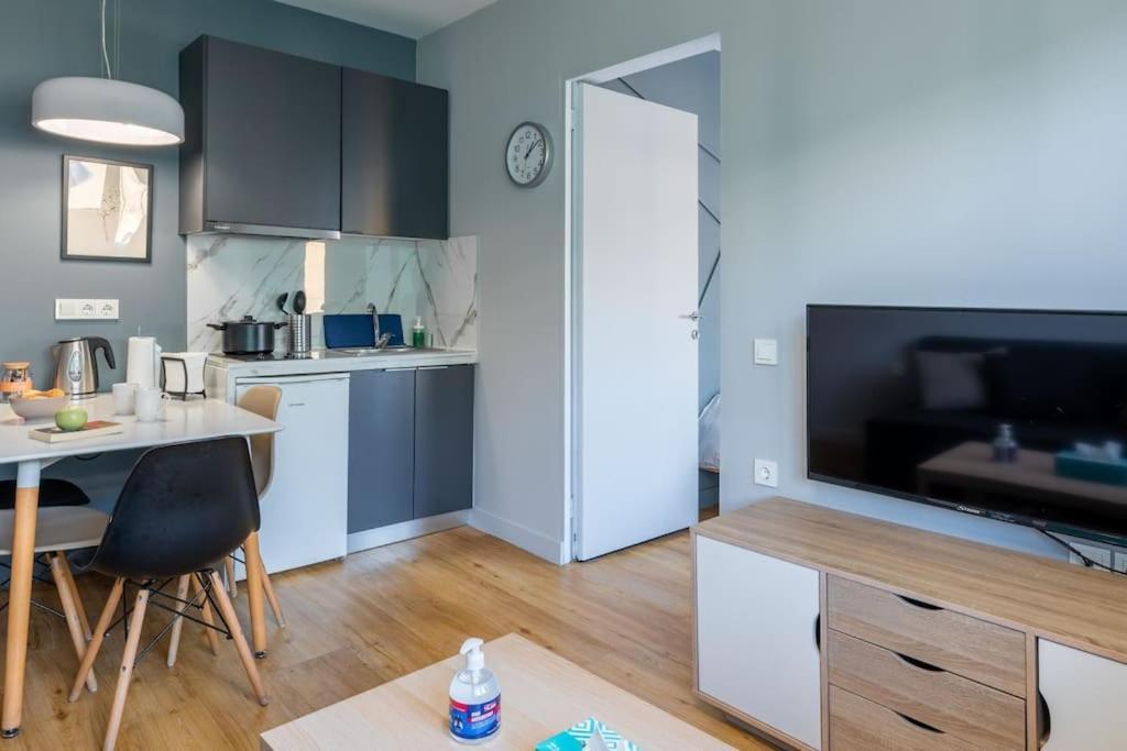 Apartment Cute, Bright And Cozy Flat 5 Min Walk To Acropolis Athen