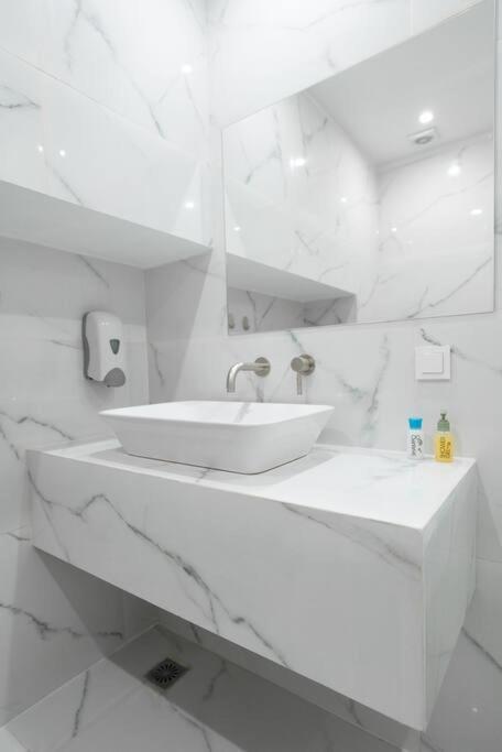 Cute, Bright And Cozy Flat 5 Min Walk To Acropolis * Athen